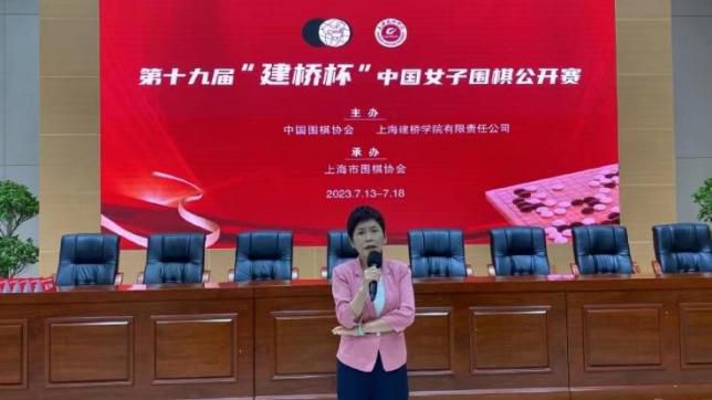 美女张开腿让男人桶